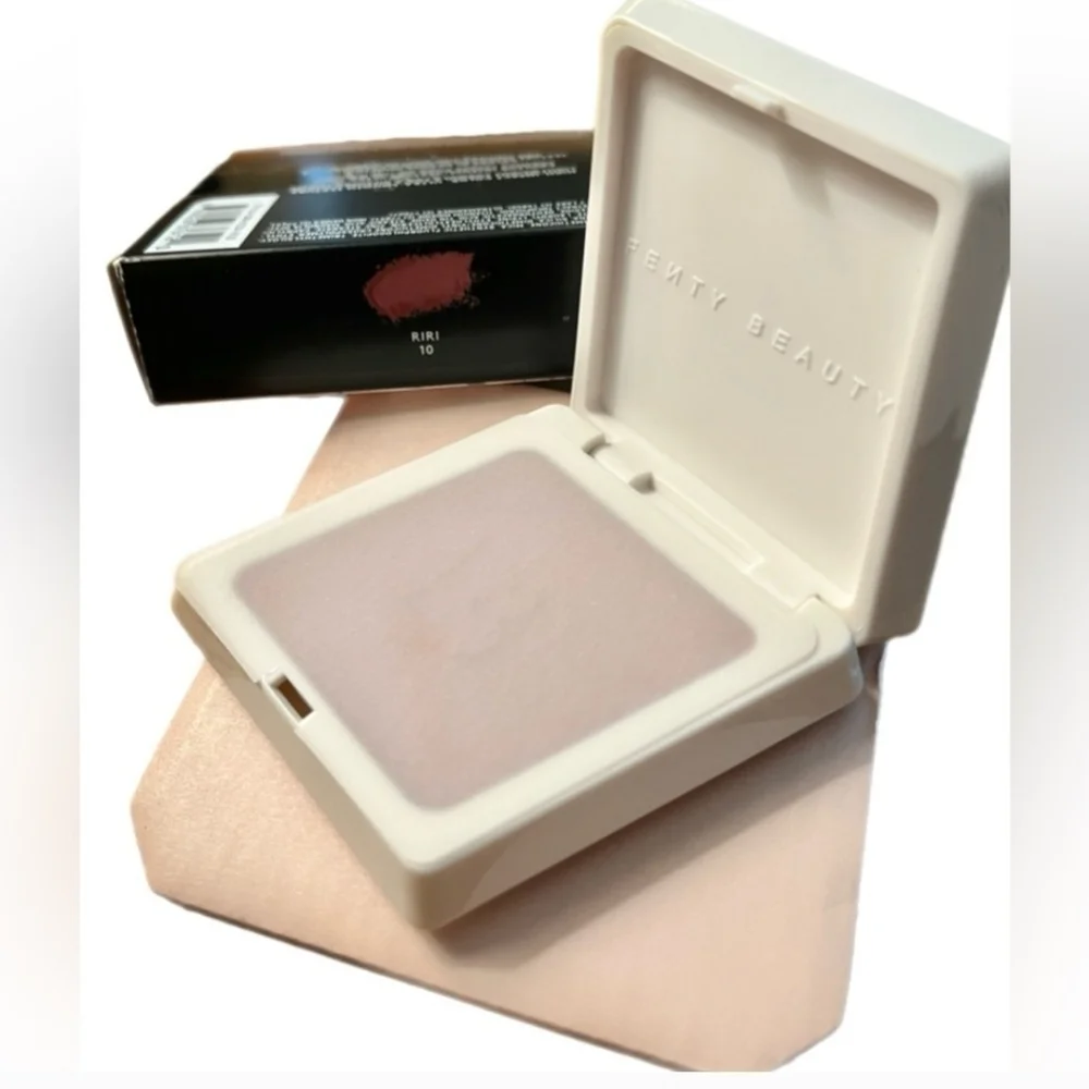 FENTY BEAUTY Fenty Cheeks Suede Powder Blush “RIRI” Riri • NIB